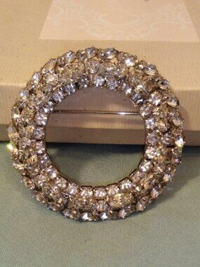 Sparkling Round Crystal Brooch - Clear/Silver